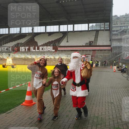 07.12.2025 - St. Pauli X-Mass-Run No. 15 Fabian Wolf http://msf.ph/oto/9383639 07.12.2025 10:11:04 Ziel 57, 979, 983, 1148, 1149, 1150, 1426, 1929, 1935, 2530 meine-sportfotos.de