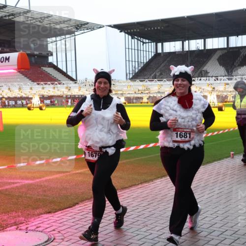 07.12.2025 - St. Pauli X-Mass-Run No. 15 Luisa Fischer http://msf.ph/oto/9383647 07.12.2025 10:54:10 Ziel 1679, 15, 1681, 106, 546, 1478, 1679, 1680, 1681, 1682, 1683, 3128, 4814 meine-sportfotos.de