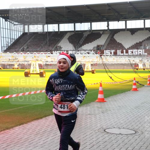 07.12.2025 - St. Pauli X-Mass-Run No. 15 Luisa Fischer http://msf.ph/oto/9383653 07.12.2025 10:54:33 Ziel 15, 481, 1478, 1478, 1489, 4814 meine-sportfotos.de