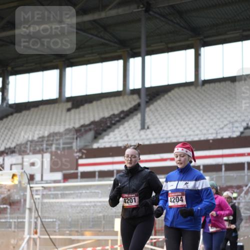 07.12.2025 - St. Pauli X-Mass-Run No. 15 Patografie http://msf.ph/oto/9383665 07.12.2025 10:25:13 Ziel 1012, 1247, 1631, 1977, 1987, 1995, 2029, 3962, 4118, 4119, 4121, 4201, 4204, 4284, 4335, 4445, 4482, 4485 meine-sportfotos.de