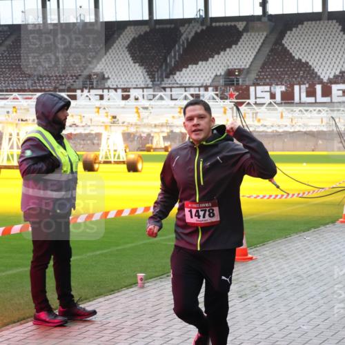 07.12.2025 - St. Pauli X-Mass-Run No. 15 Luisa Fischer http://msf.ph/oto/9383666 07.12.2025 10:54:36 Ziel 15, 1478, 1478, 1489, 4814 meine-sportfotos.de