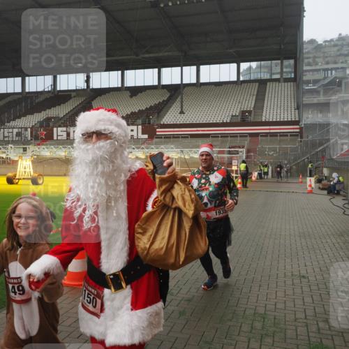 07.12.2025 - St. Pauli X-Mass-Run No. 15 Fabian Wolf http://msf.ph/oto/9383667 07.12.2025 10:11:05 Ziel 57, 979, 983, 1148, 1149, 1150, 1426, 1929, 1935, 2530 meine-sportfotos.de