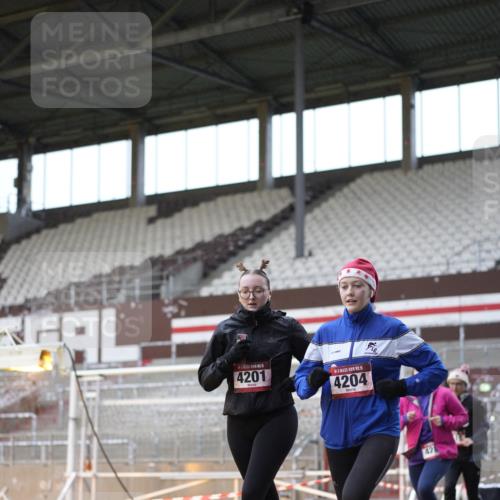 07.12.2025 - St. Pauli X-Mass-Run No. 15 Patografie http://msf.ph/oto/9383670 07.12.2025 10:25:13 Ziel 1012, 1247, 1631, 1977, 1987, 1995, 2029, 3962, 4118, 4119, 4121, 4201, 4204, 4284, 4335, 4445, 4482, 4485 meine-sportfotos.de