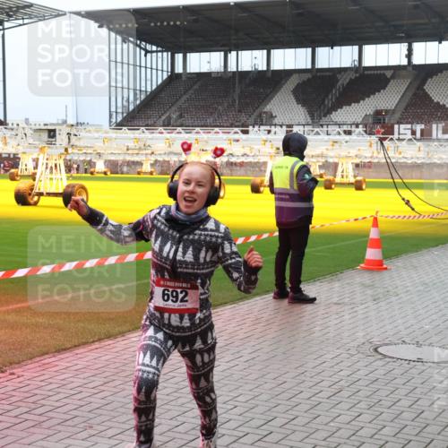 07.12.2025 - St. Pauli X-Mass-Run No. 15 Luisa Fischer http://msf.ph/oto/9383684 07.12.2025 10:54:56 Ziel 15, 692, 148, 656, 692, 1177, 1489, 2286, 2328, 2358, 2360, 2832, 3391, 3437 meine-sportfotos.de