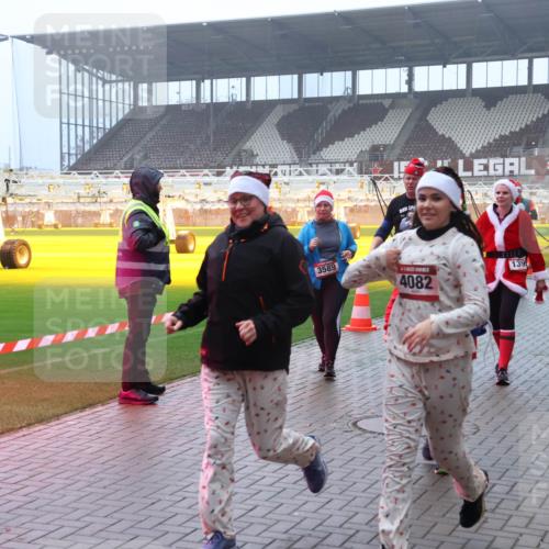 07.12.2025 - St. Pauli X-Mass-Run No. 15 Luisa Fischer http://msf.ph/oto/9383693 07.12.2025 10:13:46 Ziel 117, 3589, 4082, 122, 3588, 139, 80, 88, 970, 1044, 1062, 1126, 1220, 1397, 1733, 2687, 2711, 2712, 2905, 3588, 3589, 4081, 4082, 4083, 4487, 4664 meine-sportfotos.de