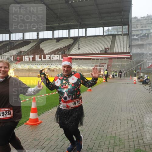 07.12.2025 - St. Pauli X-Mass-Run No. 15 Fabian Wolf http://msf.ph/oto/9383696 07.12.2025 10:11:06 Ziel 57, 979, 983, 1148, 1149, 1150, 1426, 1929, 1935, 2530 meine-sportfotos.de