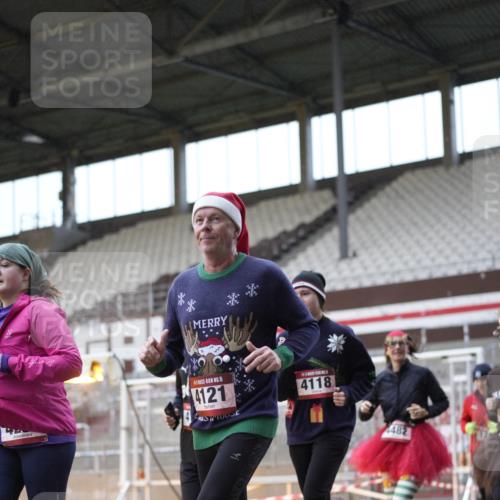 07.12.2025 - St. Pauli X-Mass-Run No. 15 Patografie http://msf.ph/oto/9383699 07.12.2025 10:25:15 Ziel 1012, 1247, 1631, 1977, 1987, 1995, 2029, 3962, 4118, 4119, 4121, 4201, 4204, 4284, 4335, 4445, 4482, 4485 meine-sportfotos.de