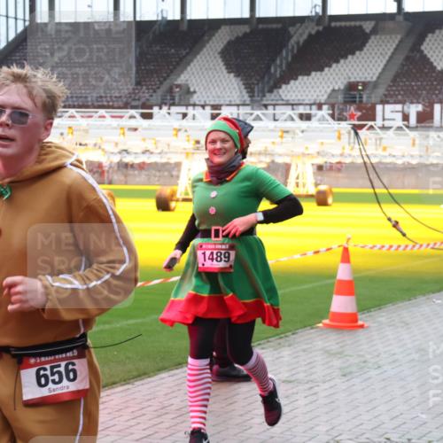 07.12.2025 - St. Pauli X-Mass-Run No. 15 Luisa Fischer http://msf.ph/oto/9383710 07.12.2025 10:55:01 Ziel 5, 656, 144, 1489, 656, 692, 1177, 1489, 2286, 2328, 2358, 2360, 2832, 3391, 3437 meine-sportfotos.de