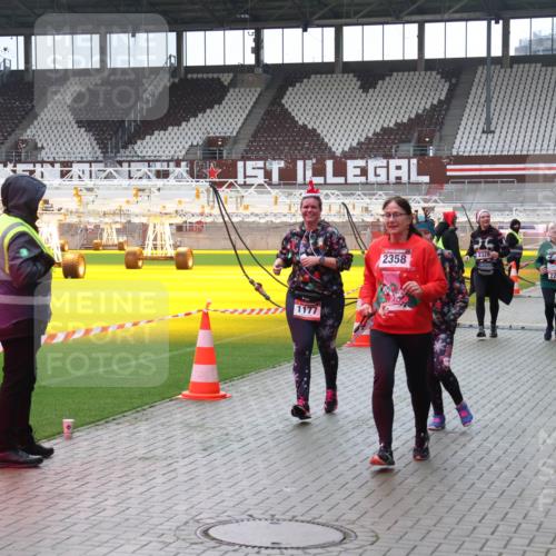 07.12.2025 - St. Pauli X-Mass-Run No. 15 Luisa Fischer http://msf.ph/oto/9383734 07.12.2025 10:55:03 Ziel 1177, 2358, 2286, 656, 692, 1177, 1393, 1489, 2286, 2328, 2358, 2360, 2832, 3391, 3437 meine-sportfotos.de