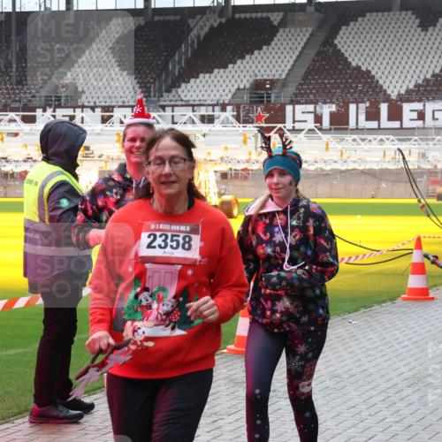 07.12.2025 - St. Pauli X-Mass-Run No. 15 Luisa Fischer http://msf.ph/oto/9383748 07.12.2025 10:55:05 Ziel 15, 2358, 2328, 656, 692, 1177, 1393, 1489, 2286, 2328, 2358, 2360, 2832, 3391, 3437 meine-sportfotos.de