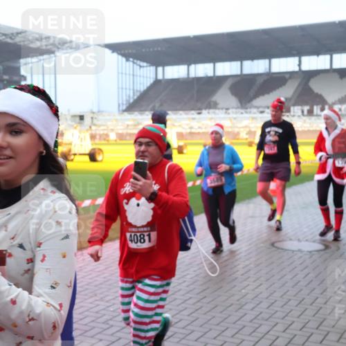 07.12.2025 - St. Pauli X-Mass-Run No. 15 Luisa Fischer http://msf.ph/oto/9383755 07.12.2025 10:13:47 Ziel 4081, 3589, 80, 88, 970, 1044, 1062, 1126, 1220, 1397, 1733, 2687, 2711, 2712, 2905, 3588, 3589, 4081, 4082, 4083, 4487, 4664 meine-sportfotos.de