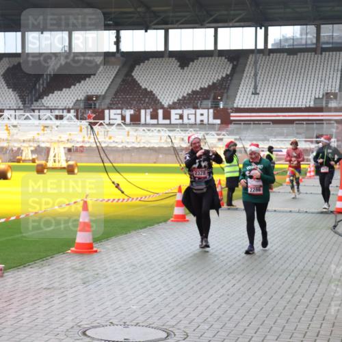 07.12.2025 - St. Pauli X-Mass-Run No. 15 Luisa Fischer http://msf.ph/oto/9383759 07.12.2025 10:55:06 Ziel 06, 2328, 2286, 656, 692, 1177, 1393, 1489, 2286, 2328, 2358, 2360, 2832, 3391, 3437 meine-sportfotos.de