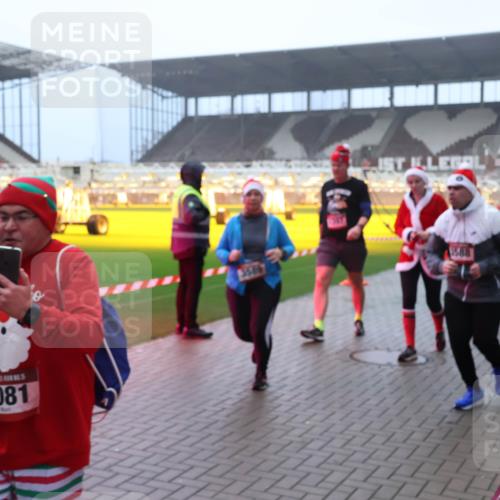 07.12.2025 - St. Pauli X-Mass-Run No. 15 Luisa Fischer http://msf.ph/oto/9383767 07.12.2025 10:13:47 Ziel 4081, 36867, 8588, 80, 88, 970, 1044, 1062, 1126, 1220, 1397, 1733, 2687, 2711, 2712, 2905, 3588, 3589, 4081, 4082, 4083, 4487, 4664 meine-sportfotos.de