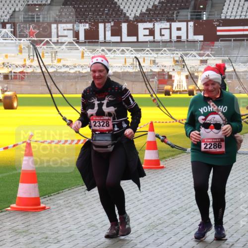 07.12.2025 - St. Pauli X-Mass-Run No. 15 Luisa Fischer http://msf.ph/oto/9383769 07.12.2025 10:55:07 Ziel 2328, 1393, 15, 2286, 656, 692, 1177, 1393, 1489, 2286, 2328, 2358, 2360, 2832, 3391, 3437 meine-sportfotos.de