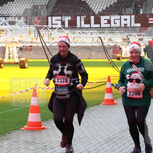 07.12.2025 - St. Pauli X-Mass-Run No. 15 Luisa Fischer http://msf.ph/oto/9383771 07.12.2025 10:55:08 Ziel 2328, 393, 2286, 656, 692, 1177, 1393, 1489, 2286, 2328, 2358, 2360, 2832, 3391, 3437 meine-sportfotos.de