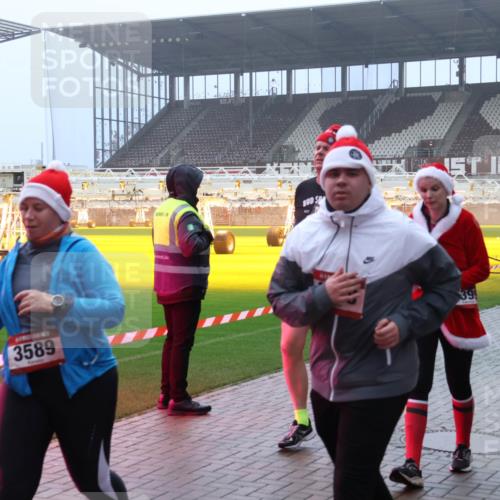 07.12.2025 - St. Pauli X-Mass-Run No. 15 Luisa Fischer http://msf.ph/oto/9383789 07.12.2025 10:13:48 Ziel 3589, 399, 2687, 122, 80, 88, 970, 1044, 1062, 1126, 1220, 1397, 1699, 1733, 2687, 2711, 2712, 2905, 3588, 3589, 4081, 4082, 4083, 4487, 4664 meine-sportfotos.de
