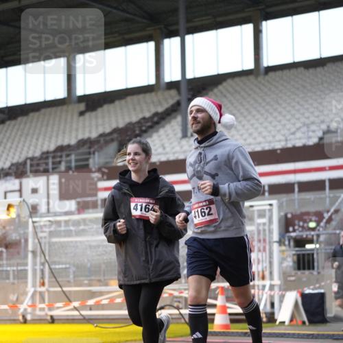 07.12.2025 - St. Pauli X-Mass-Run No. 15 Patografie http://msf.ph/oto/9383814 07.12.2025 10:25:30 Ziel 50, 129, 211, 404, 1069, 1247, 1631, 2029, 2680, 3742, 4118, 4119, 4162, 4164, 4202, 4372, 4373, 4445, 4482, 4485 meine-sportfotos.de