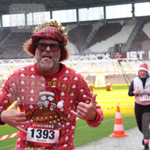 07.12.2025 - St. Pauli X-Mass-Run No. 15 Luisa Fischer http://msf.ph/oto/9383824 07.12.2025 10:55:14 Ziel 133, 15, 1393, 3391, 3437, 656, 692, 1177, 1393, 1489, 2286, 2328, 2358, 2360, 2832, 3391, 3437 meine-sportfotos.de