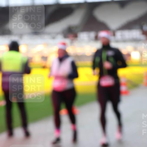 07.12.2025 - St. Pauli X-Mass-Run No. 15 Luisa Fischer http://msf.ph/oto/9383831 07.12.2025 10:55:15 Ziel 656, 692, 1177, 1393, 1489, 2286, 2328, 2358, 2360, 2832, 3391, 3437 meine-sportfotos.de