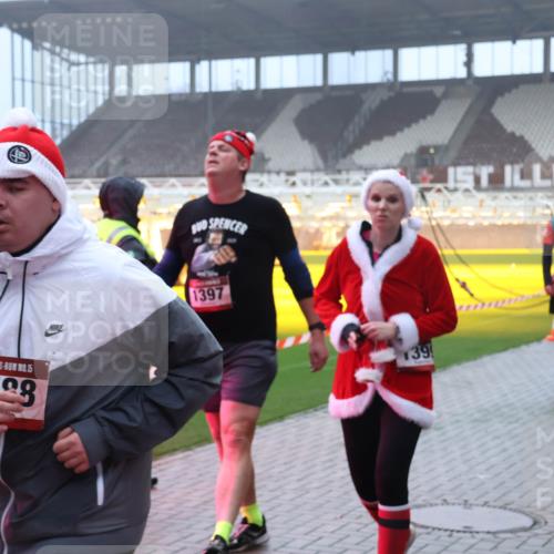 07.12.2025 - St. Pauli X-Mass-Run No. 15 Luisa Fischer http://msf.ph/oto/9383840 07.12.2025 10:13:49 Ziel 15, 2408, 1397, 139, 1220, 80, 88, 970, 1044, 1062, 1126, 1220, 1397, 1699, 1733, 2687, 2711, 2712, 2905, 3588, 3589, 4081, 4082, 4083, 4487, 4664 meine-sportfotos.de