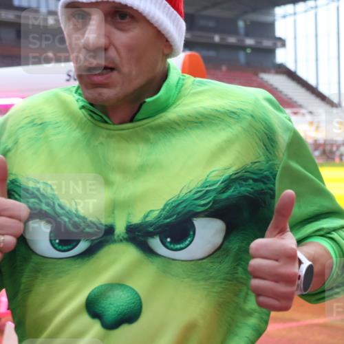 07.12.2025 - St. Pauli X-Mass-Run No. 15 Luisa Fischer http://msf.ph/oto/9383854 07.12.2025 10:56:19 Ziel 2485, 4493 meine-sportfotos.de