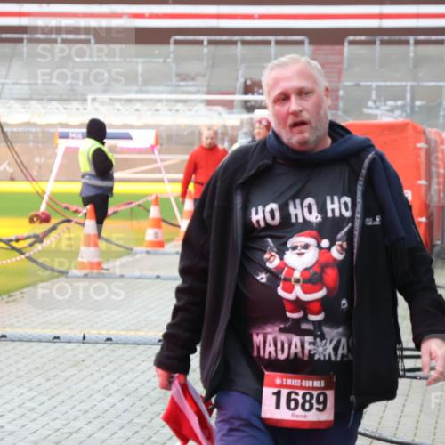07.12.2025 - St. Pauli X-Mass-Run No. 15 Luisa Fischer http://msf.ph/oto/9383857 07.12.2025 10:56:29 Ziel 5, 1689, 951, 955, 1790, 1793, 2485, 4493 meine-sportfotos.de
