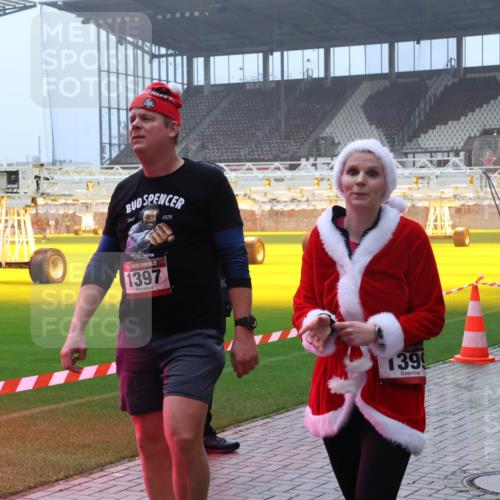 07.12.2025 - St. Pauli X-Mass-Run No. 15 Luisa Fischer http://msf.ph/oto/9383858 07.12.2025 10:13:50 Ziel 1929, 15, 1397, 1399, 2687, 80, 88, 970, 1044, 1062, 1126, 1220, 1397, 1699, 1733, 2711, 2712, 2905, 3588, 3589, 4081, 4082, 4083, 4487, 4664 meine-sportfotos.de