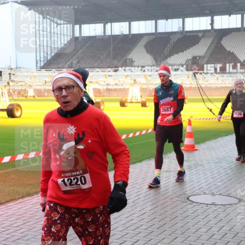 07.12.2025 - St. Pauli X-Mass-Run No. 15 Luisa Fischer http://msf.ph/oto/9383893 07.12.2025 10:13:53 Ziel 15, 1220, 2687, 1126, 88, 970, 1044, 1062, 1126, 1220, 1397, 1699, 1733, 2711, 2712, 2905, 3588, 3589, 4081, 4082, 4083, 4664 meine-sportfotos.de