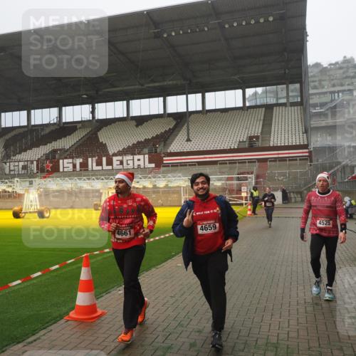 07.12.2025 - St. Pauli X-Mass-Run No. 15 Fabian Wolf http://msf.ph/oto/9383927 07.12.2025 10:11:27 Ziel 1969, 3354, 3815, 4499, 4525, 4659, 4661, 4662 meine-sportfotos.de