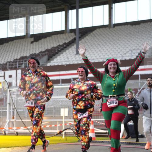 07.12.2025 - St. Pauli X-Mass-Run No. 15 Patografie http://msf.ph/oto/9383938 07.12.2025 10:25:45 Ziel 50, 129, 211, 369, 374, 387, 398, 404, 1069, 1227, 1538, 1581, 1586, 2041, 2104, 2106, 2149, 2191, 2215, 2896, 3742, 3779, 3910, 3918, 4162, 4164, 4300, 4301, 4501, 4775, 4782 meine-sportfotos.de