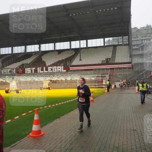 07.12.2025 - St. Pauli X-Mass-Run No. 15 Fabian Wolf http://msf.ph/oto/9384006 07.12.2025 10:11:31 Ziel 1969, 3354, 4499, 4525, 4659, 4661, 4662 meine-sportfotos.de