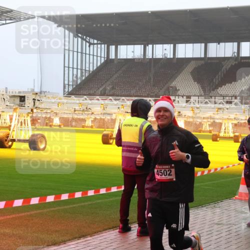 07.12.2025 - St. Pauli X-Mass-Run No. 15 Luisa Fischer http://msf.ph/oto/9384031 07.12.2025 10:14:25 Ziel 15, 4502, 104, 88, 174, 970, 1699, 2905, 2951, 3243, 4371, 4489, 4502, 4526 meine-sportfotos.de