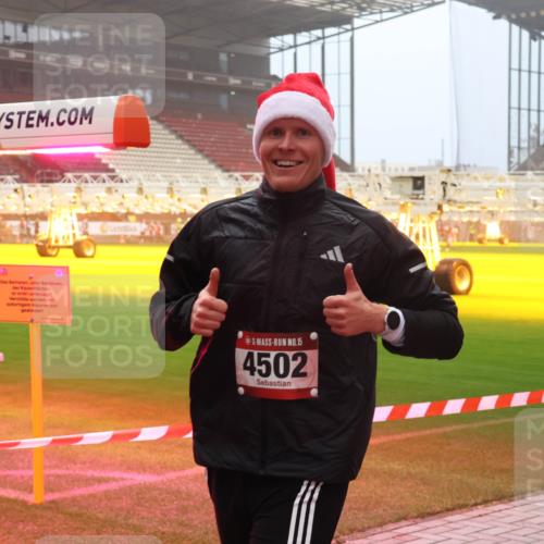 07.12.2025 - St. Pauli X-Mass-Run No. 15 Luisa Fischer http://msf.ph/oto/9384056 07.12.2025 10:14:26 Ziel 15, 4502, 88, 174, 352, 970, 1699, 2905, 2951, 3243, 4371, 4489, 4502, 4526, 4545 meine-sportfotos.de