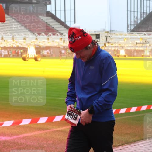 07.12.2025 - St. Pauli X-Mass-Run No. 15 Luisa Fischer http://msf.ph/oto/9384076 07.12.2025 10:14:34 Ziel 699, 174, 352, 1158, 1699, 2951, 3243, 4371, 4489, 4502, 4526, 4545 meine-sportfotos.de