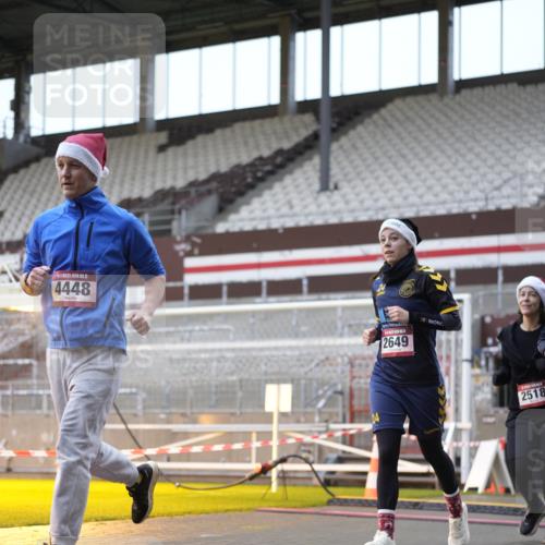 07.12.2025 - St. Pauli X-Mass-Run No. 15 Patografie http://msf.ph/oto/9384101 07.12.2025 10:26:20 Ziel 23, 28, 368, 1396, 1638, 1639, 2068, 2518, 2648, 2649, 2922, 3698, 3699, 4093, 4448, 4460, 4461, 4469, 4481, 4506, 4512, 4529, 4532, 4699, 4703, 4709, 5010 meine-sportfotos.de