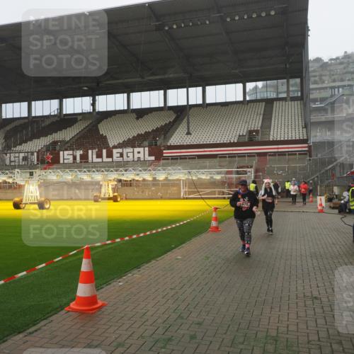 07.12.2025 - St. Pauli X-Mass-Run No. 15 Fabian Wolf http://msf.ph/oto/9384102 07.12.2025 10:11:42 Ziel 670, 2909, 3085, 3761, 3909, 4662 meine-sportfotos.de
