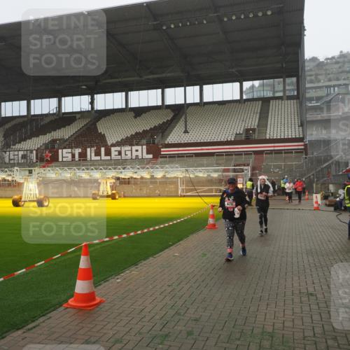 07.12.2025 - St. Pauli X-Mass-Run No. 15 Fabian Wolf http://msf.ph/oto/9384113 07.12.2025 10:11:42 Ziel 670, 2909, 3085, 3761, 3909, 4662 meine-sportfotos.de