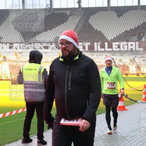 07.12.2025 - St. Pauli X-Mass-Run No. 15 Luisa Fischer http://msf.ph/oto/9384130 07.12.2025 10:14:36 Ziel 3243, 174, 174, 352, 1158, 1699, 2951, 3243, 4371, 4489, 4502, 4526, 4545 meine-sportfotos.de