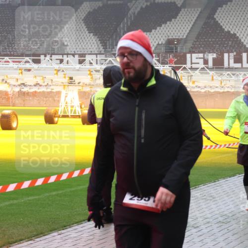 07.12.2025 - St. Pauli X-Mass-Run No. 15 Luisa Fischer http://msf.ph/oto/9384131 07.12.2025 10:14:37 Ziel 2951, 174, 174, 352, 1158, 2618, 2951, 3243, 4371, 4489, 4502, 4526, 4545 meine-sportfotos.de