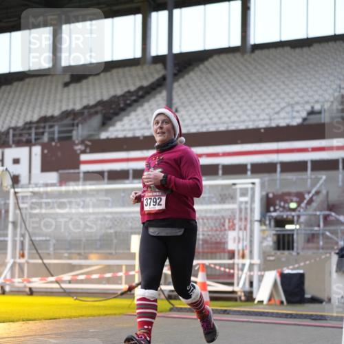 07.12.2025 - St. Pauli X-Mass-Run No. 15 Patografie http://msf.ph/oto/9384141 07.12.2025 10:26:33 Ziel 1396, 1638, 2068, 2518, 2648, 2649, 3792, 4448, 4506, 4512, 4703 meine-sportfotos.de