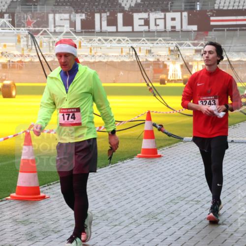 07.12.2025 - St. Pauli X-Mass-Run No. 15 Luisa Fischer http://msf.ph/oto/9384153 07.12.2025 10:14:39 Ziel 15, 174, 1, 3243, 174, 352, 1158, 2564, 2617, 2618, 2864, 2951, 3243, 4371, 4489, 4502, 4526, 4545 meine-sportfotos.de