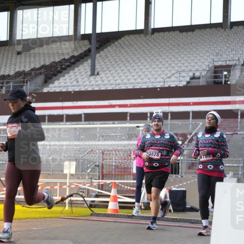 07.12.2025 - St. Pauli X-Mass-Run No. 15 Patografie http://msf.ph/oto/9384159 07.12.2025 10:26:39 Ziel 3771, 3787, 3792, 3828, 4185, 4506, 4512, 4705 meine-sportfotos.de