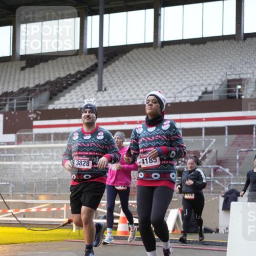 07.12.2025 - St. Pauli X-Mass-Run No. 15 Patografie http://msf.ph/oto/9384173 07.12.2025 10:26:40 Ziel 3771, 3787, 3792, 3828, 4185, 4384, 4506, 4512, 4705 meine-sportfotos.de