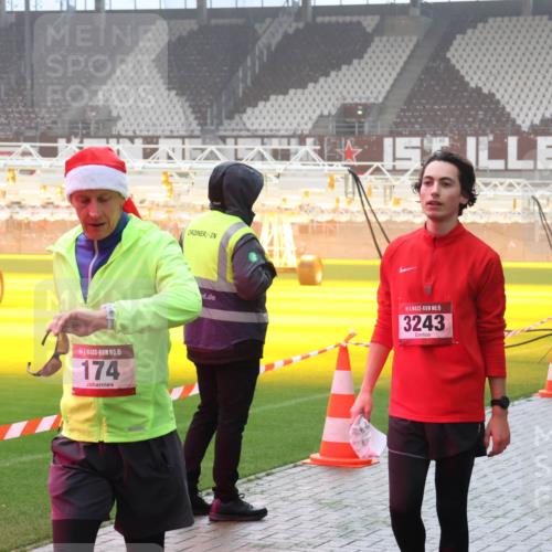 07.12.2025 - St. Pauli X-Mass-Run No. 15 Luisa Fischer http://msf.ph/oto/9384176 07.12.2025 10:14:42 Ziel 15, 174, 15, 3243, 174, 352, 1158, 2564, 2617, 2618, 2864, 2951, 3243, 4371, 4489, 4502, 4508, 4526, 4545 meine-sportfotos.de