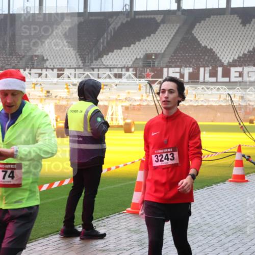 07.12.2025 - St. Pauli X-Mass-Run No. 15 Luisa Fischer http://msf.ph/oto/9384177 07.12.2025 10:14:42 Ziel 5, 174, 3243, 174, 352, 1158, 2564, 2617, 2618, 2864, 2951, 3243, 4371, 4489, 4502, 4508, 4526, 4545 meine-sportfotos.de