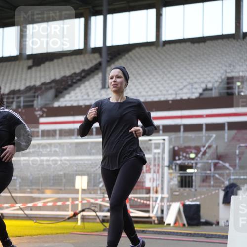 07.12.2025 - St. Pauli X-Mass-Run No. 15 Patografie http://msf.ph/oto/9384191 07.12.2025 10:26:42 Ziel 3771, 3787, 3792, 3828, 4185, 4384, 4705 meine-sportfotos.de