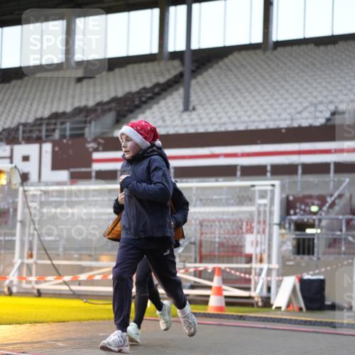 07.12.2025 - St. Pauli X-Mass-Run No. 15 Patografie http://msf.ph/oto/9384213 07.12.2025 10:26:53 Ziel 159, 3720, 3771, 3787, 3828, 4185, 4384, 4705 meine-sportfotos.de