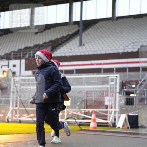 07.12.2025 - St. Pauli X-Mass-Run No. 15 Patografie http://msf.ph/oto/9384219 07.12.2025 10:26:53 Ziel 159, 3720, 3771, 3787, 3828, 4185, 4384, 4705 meine-sportfotos.de