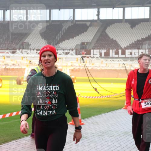 07.12.2025 - St. Pauli X-Mass-Run No. 15 Luisa Fischer http://msf.ph/oto/9384273 07.12.2025 10:14:51 Ziel 352, 174, 352, 1158, 2564, 2617, 2618, 2864, 3243, 3481, 3565, 4489, 4502, 4508, 4526, 4545 meine-sportfotos.de