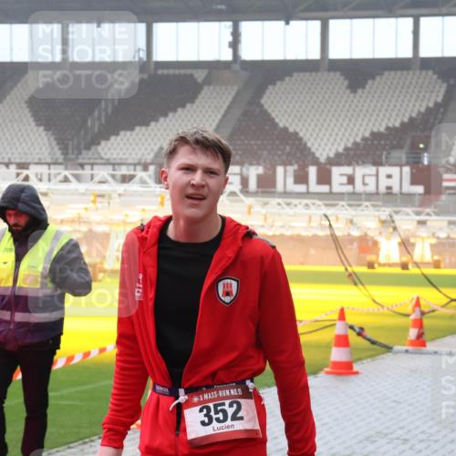 07.12.2025 - St. Pauli X-Mass-Run No. 15 Luisa Fischer http://msf.ph/oto/9384302 07.12.2025 10:14:53 Ziel 709, 15, 352, 174, 352, 1158, 2564, 2617, 2618, 2864, 3243, 3481, 3565, 4489, 4502, 4508, 4526, 4545 meine-sportfotos.de